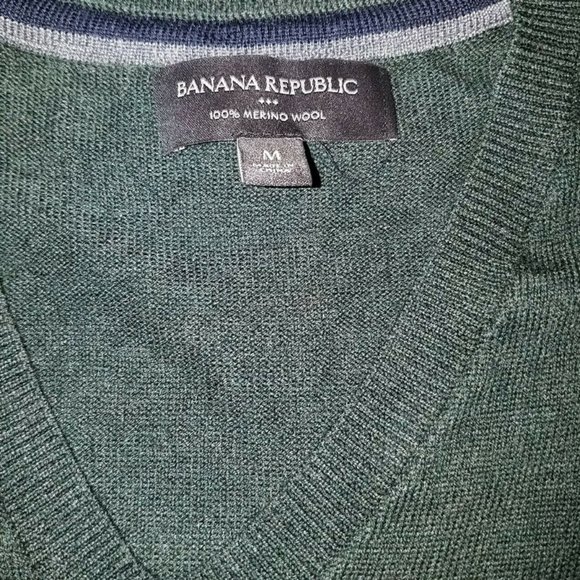Banana Republic - Men's V-Neck Sweater - Picture 2 of 4